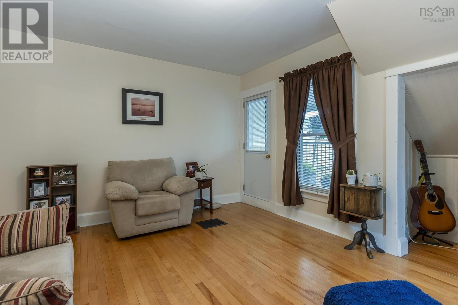 92 Willow Street Property Photo 22