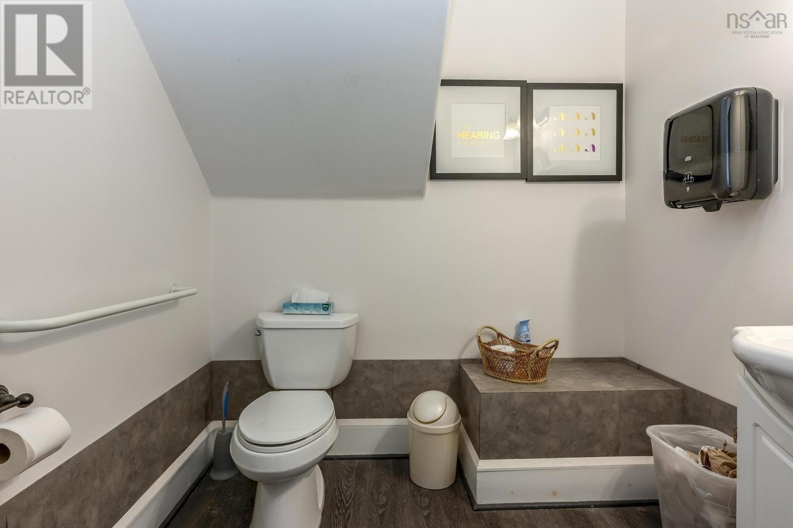 92 Willow Street Property Photo 44
