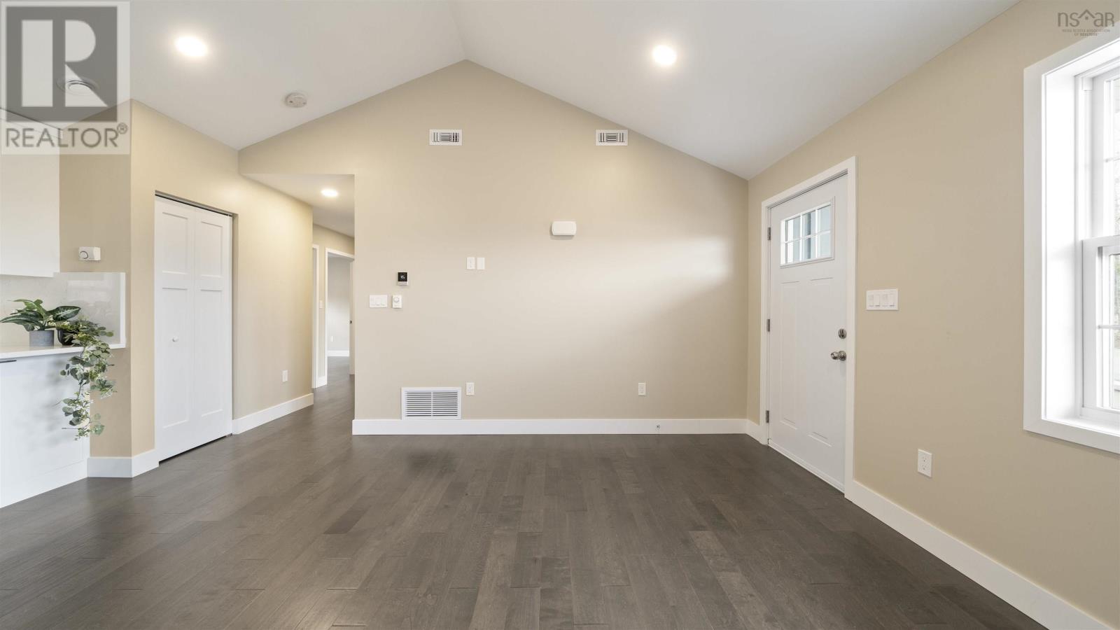 11 Lions Club Road Property Photo 32
