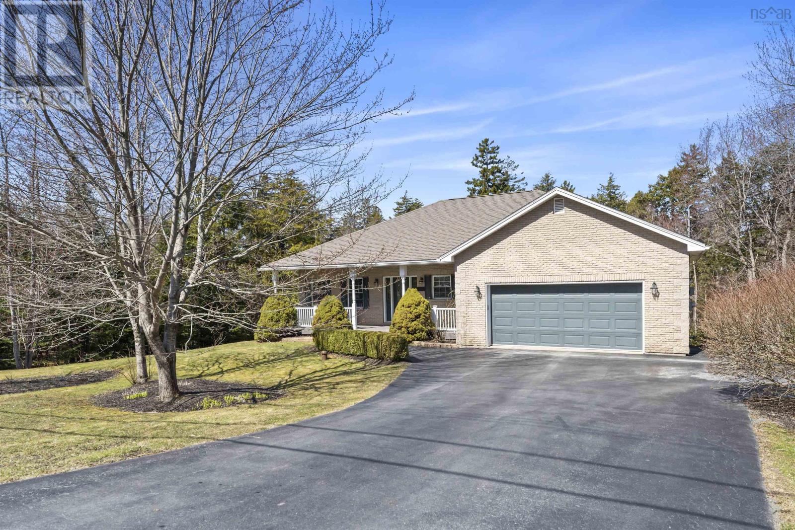 142 Glen Arbour Way Property Photo 2