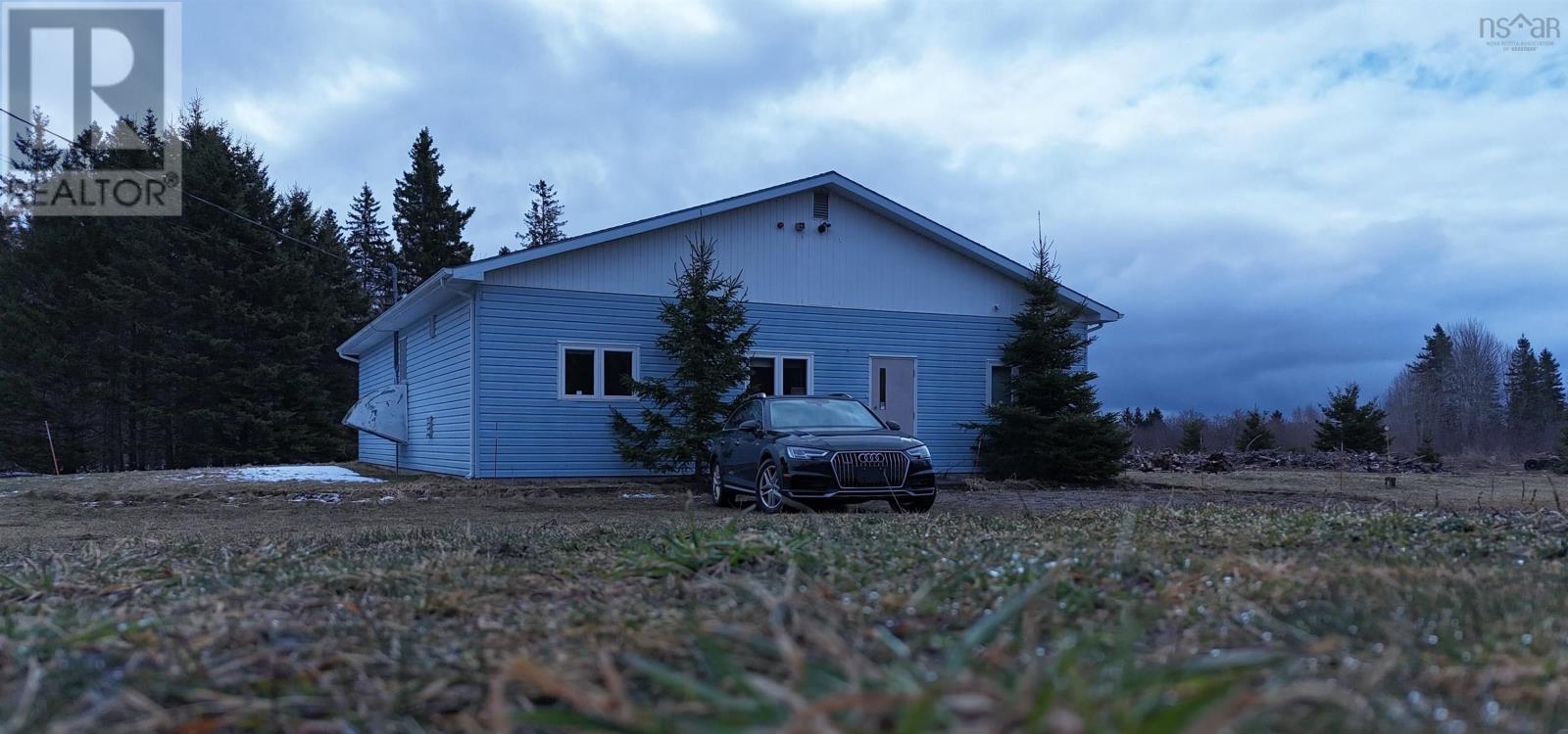 6858 Highway 105 Property Photo 1