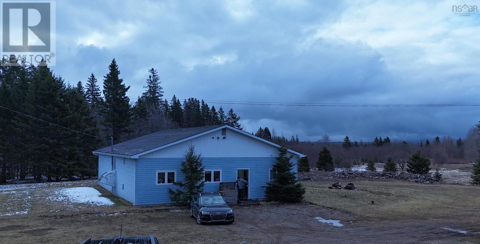 6858 Highway 105 Property Photo 5