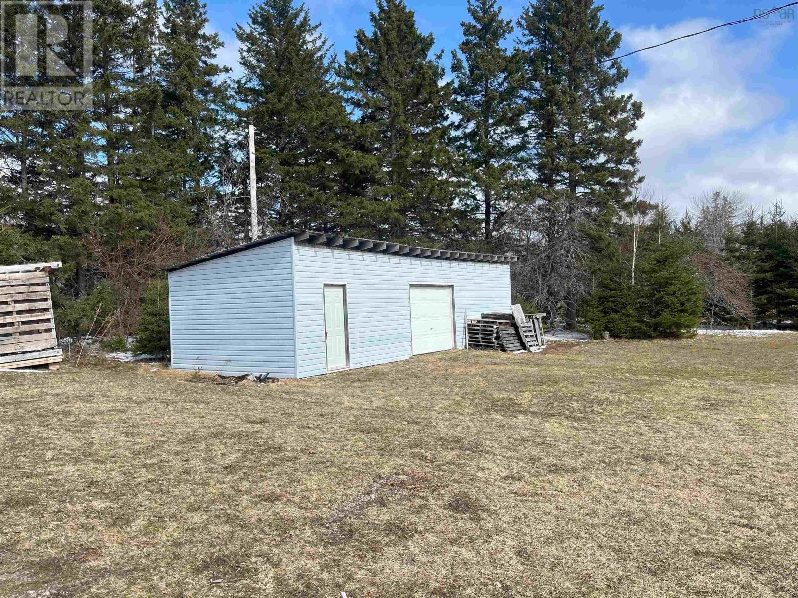 6858 Highway 105 Property Photo 44