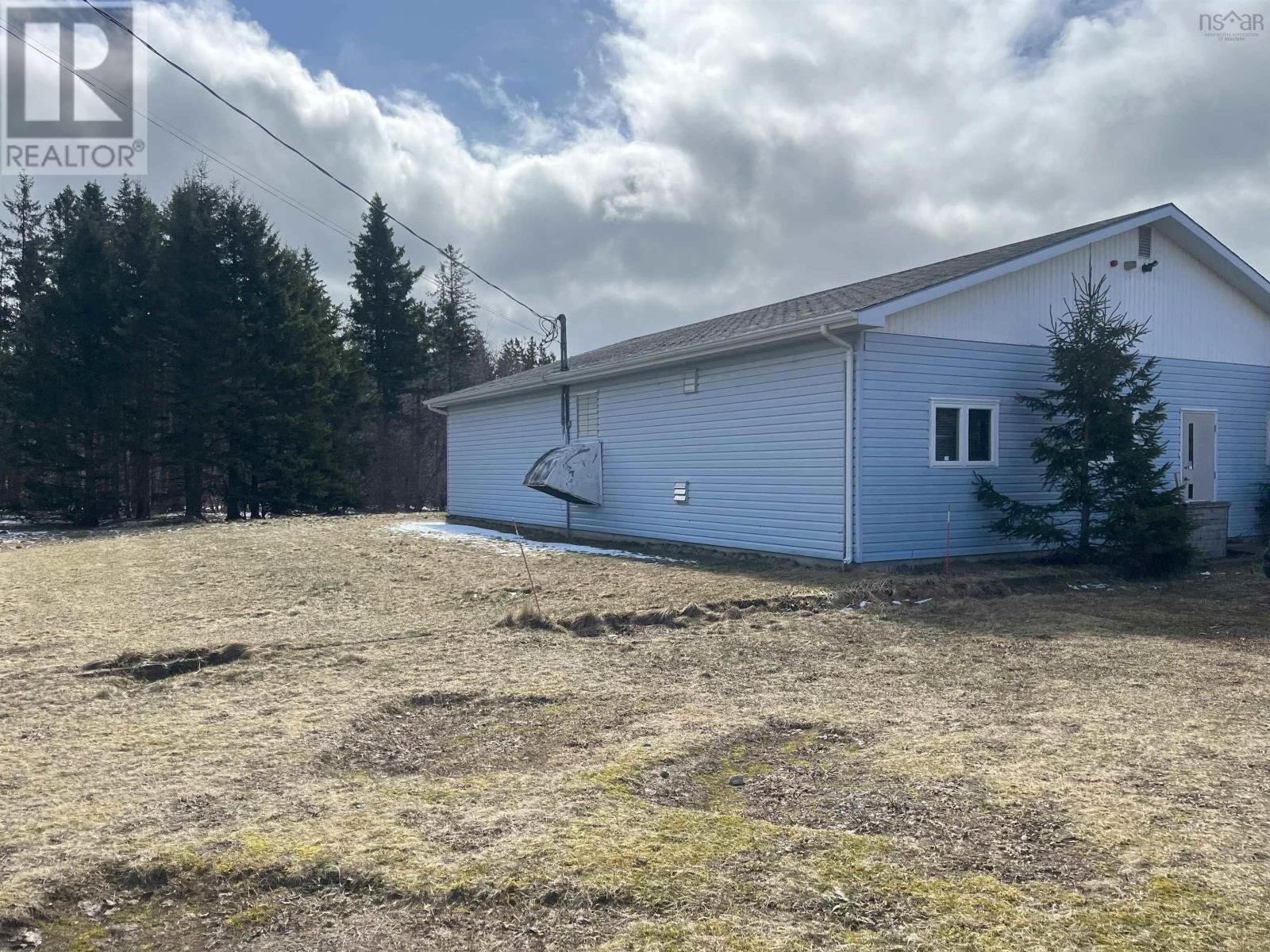 6858 Highway 105 Property Photo 45