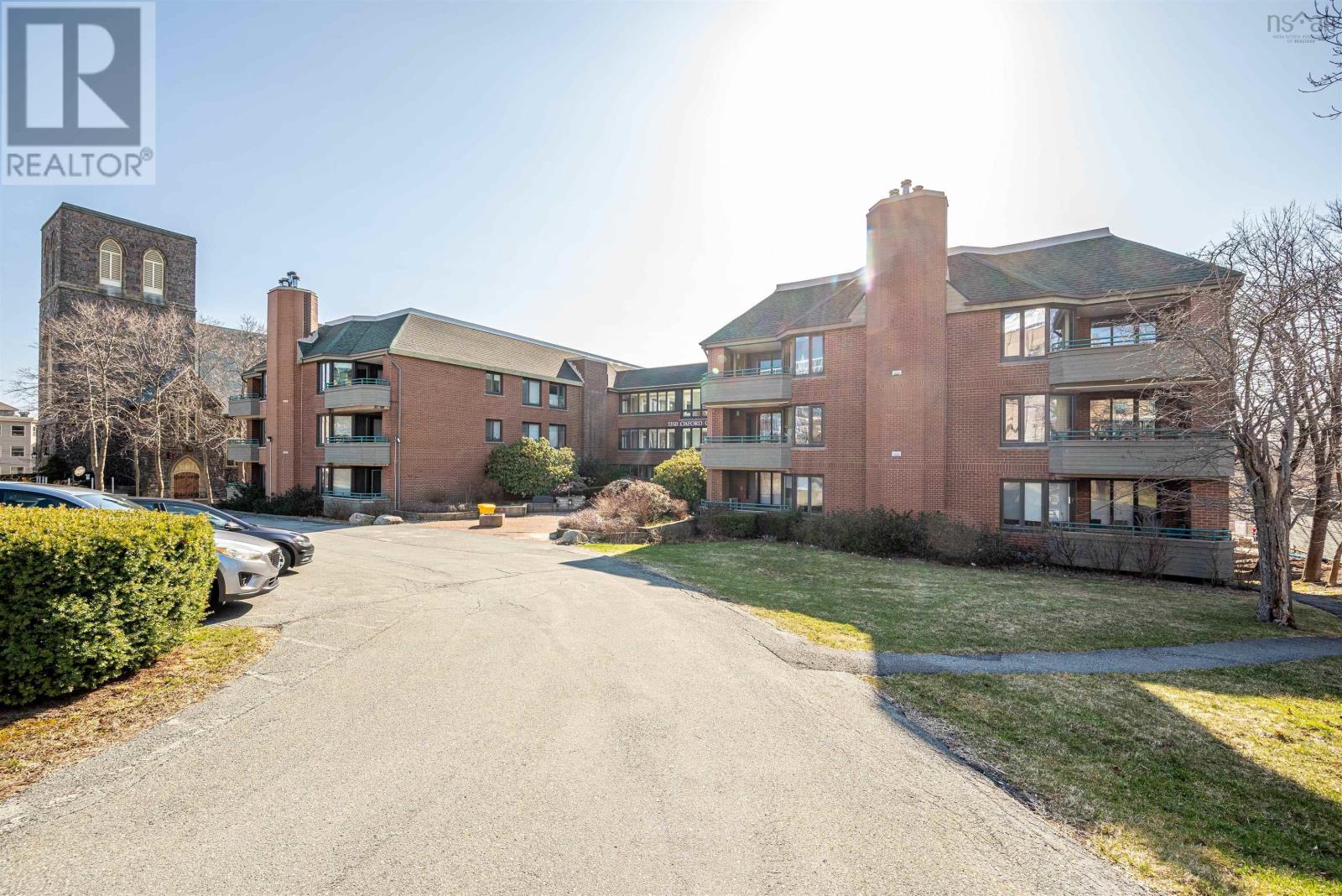 112 1350 Oxford Street Property Photo 4