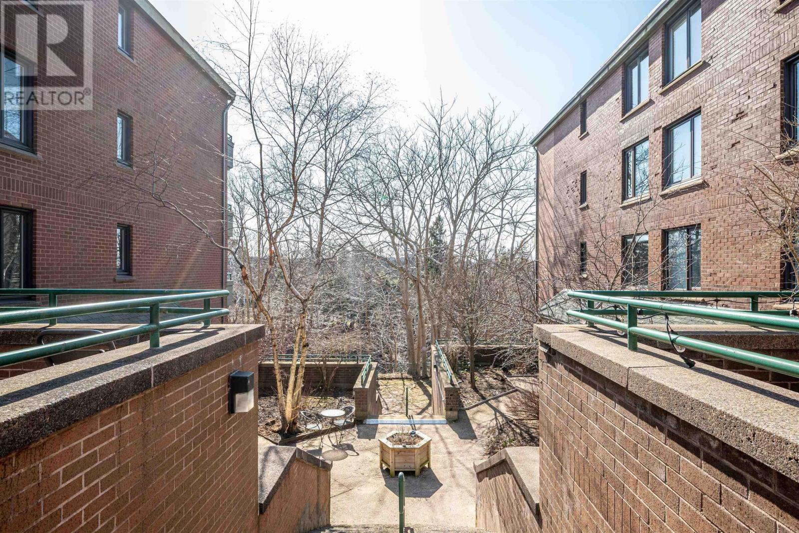 112 1350 Oxford Street Property Photo 6