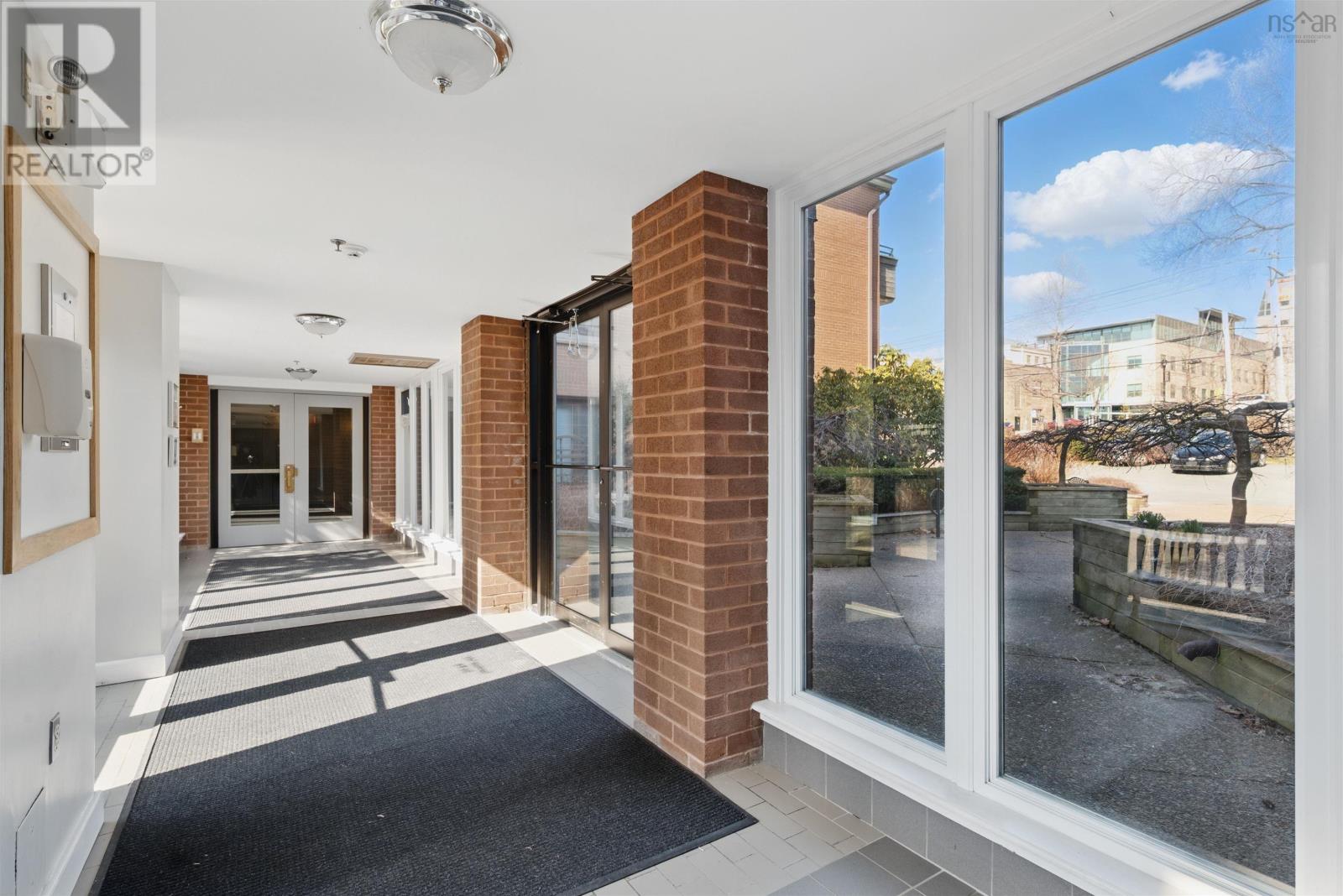 112 1350 Oxford Street Property Photo 14