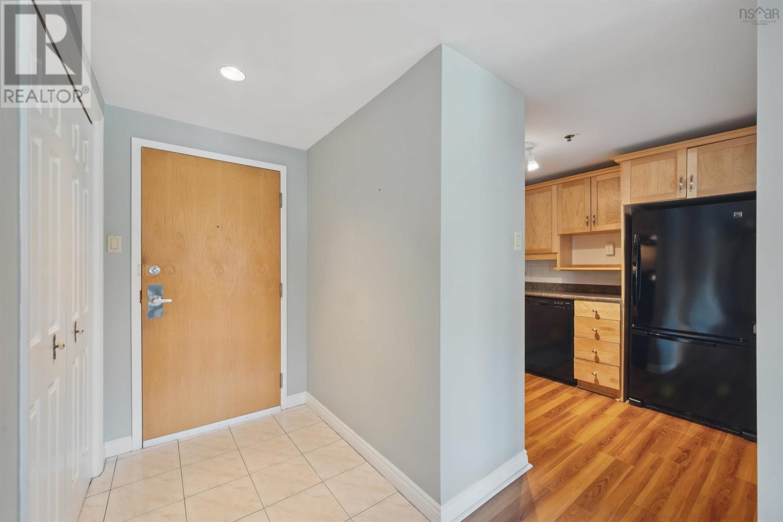 112 1350 Oxford Street Property Photo 17