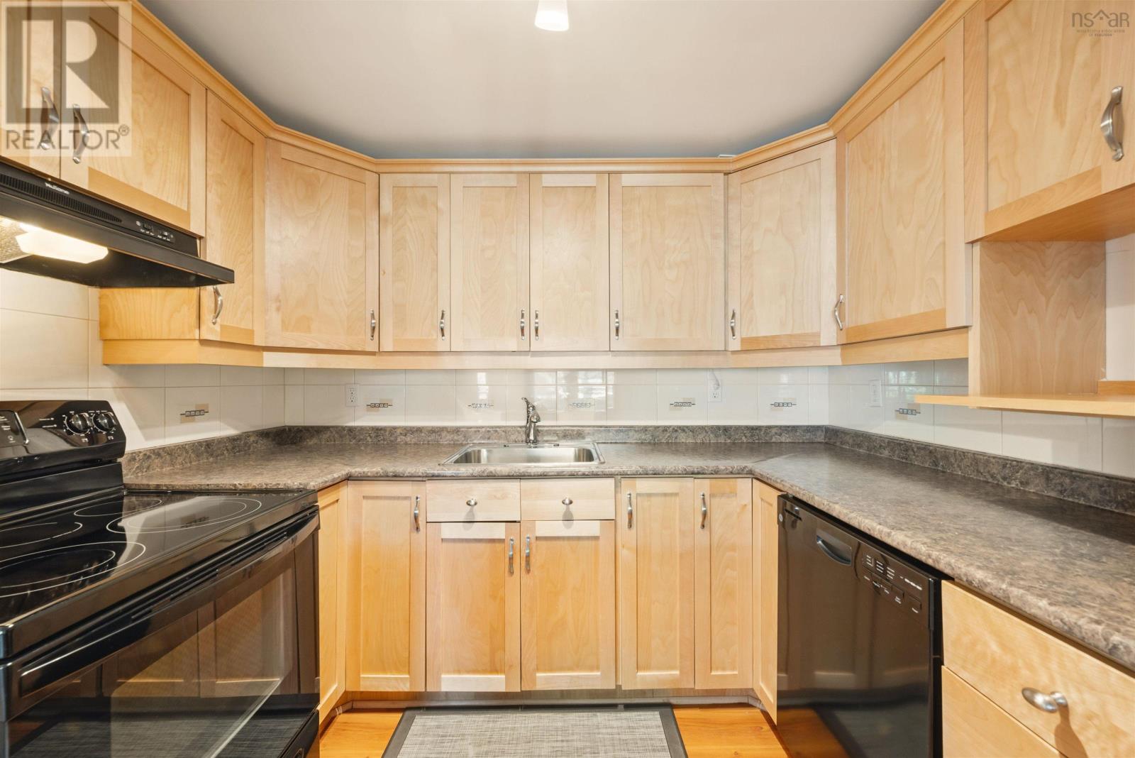 112 1350 Oxford Street Property Photo 19