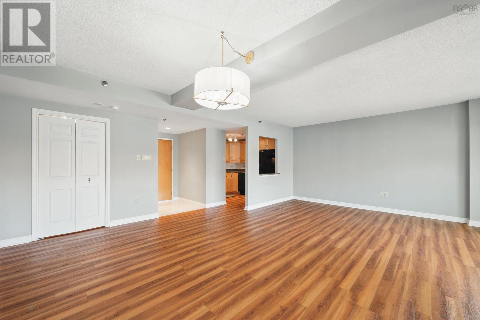 112 1350 Oxford Street Property Photo 28