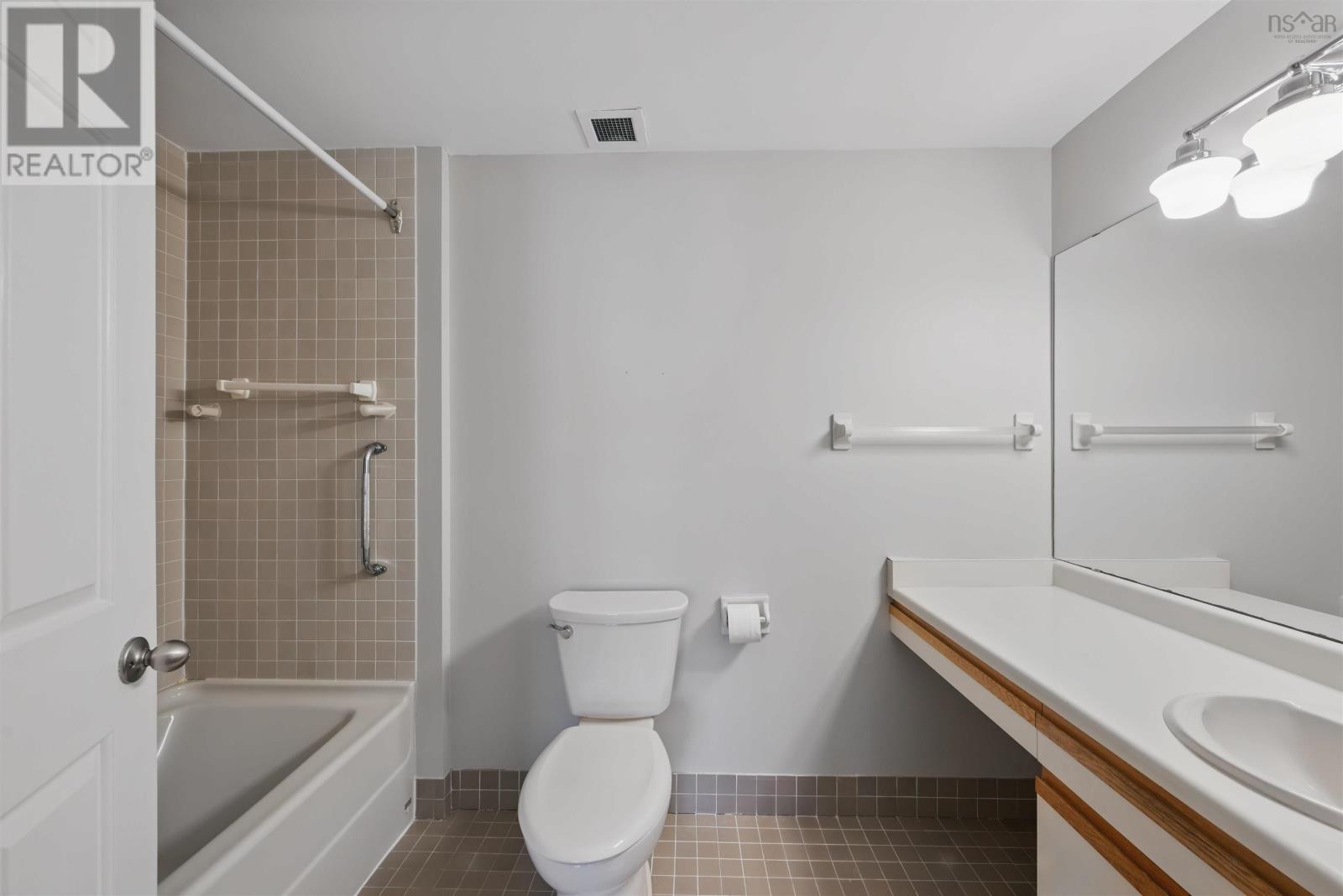 112 1350 Oxford Street Property Photo 35