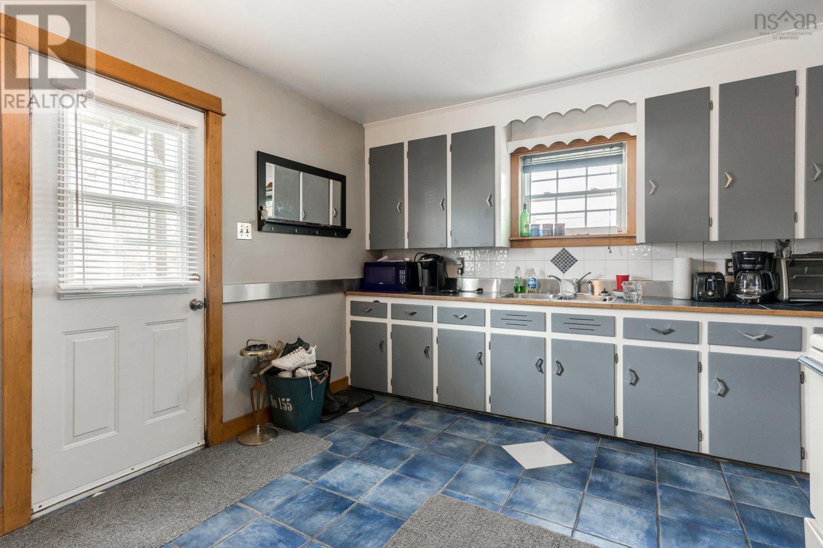 50 Raymond Street Property Photo 6