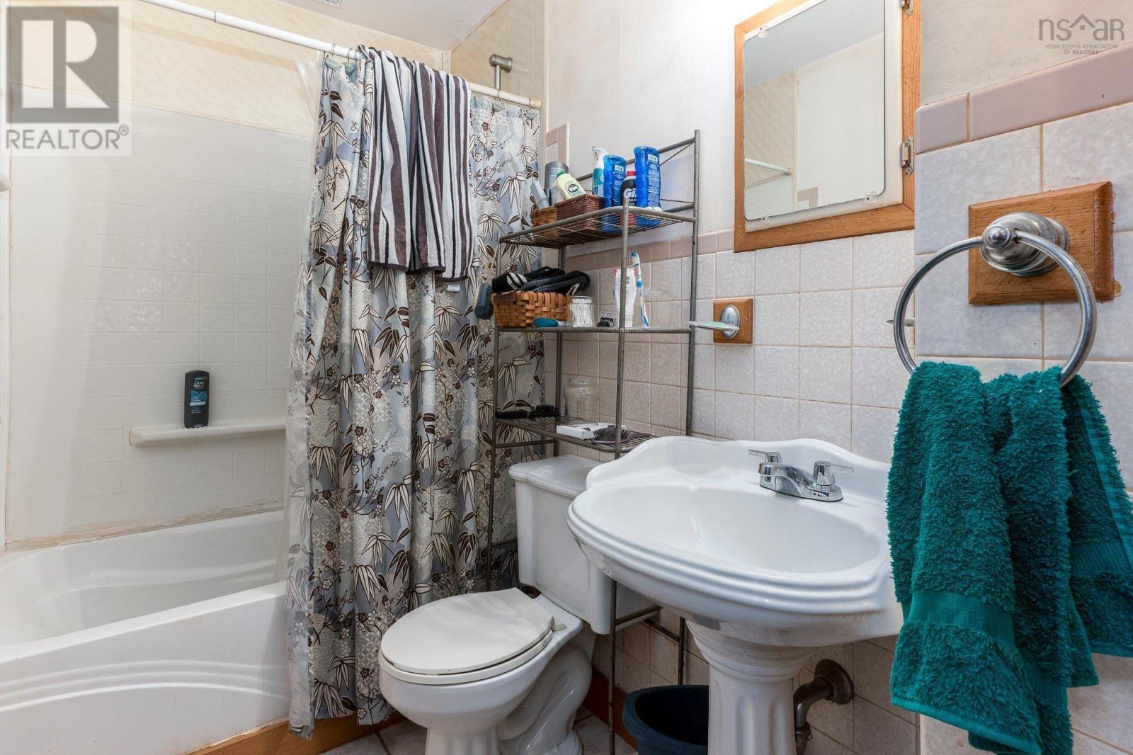 50 Raymond Street Property Photo 10