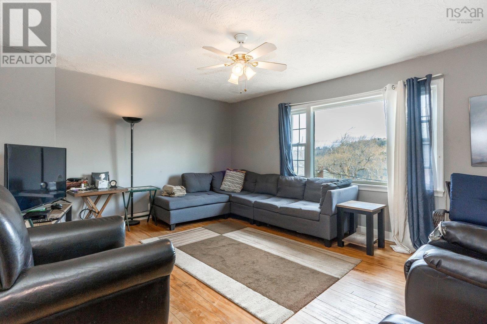 50 Raymond Street Property Photo 18