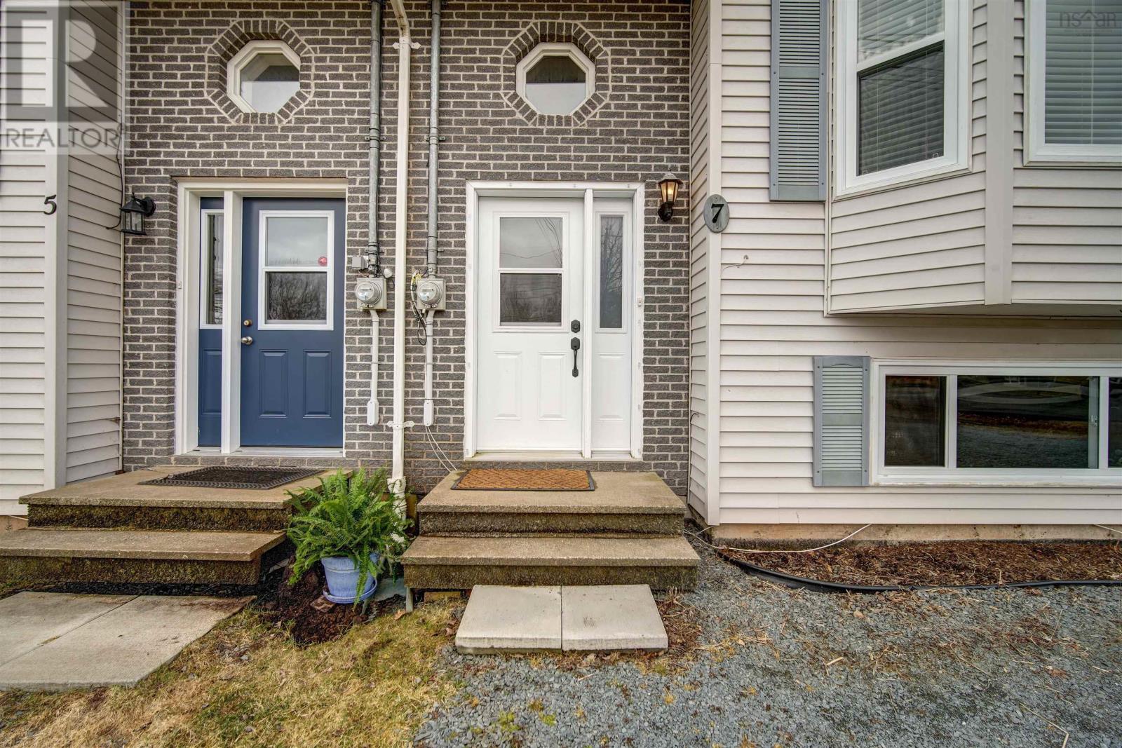 7 Hemlock Drive Property Photo 2