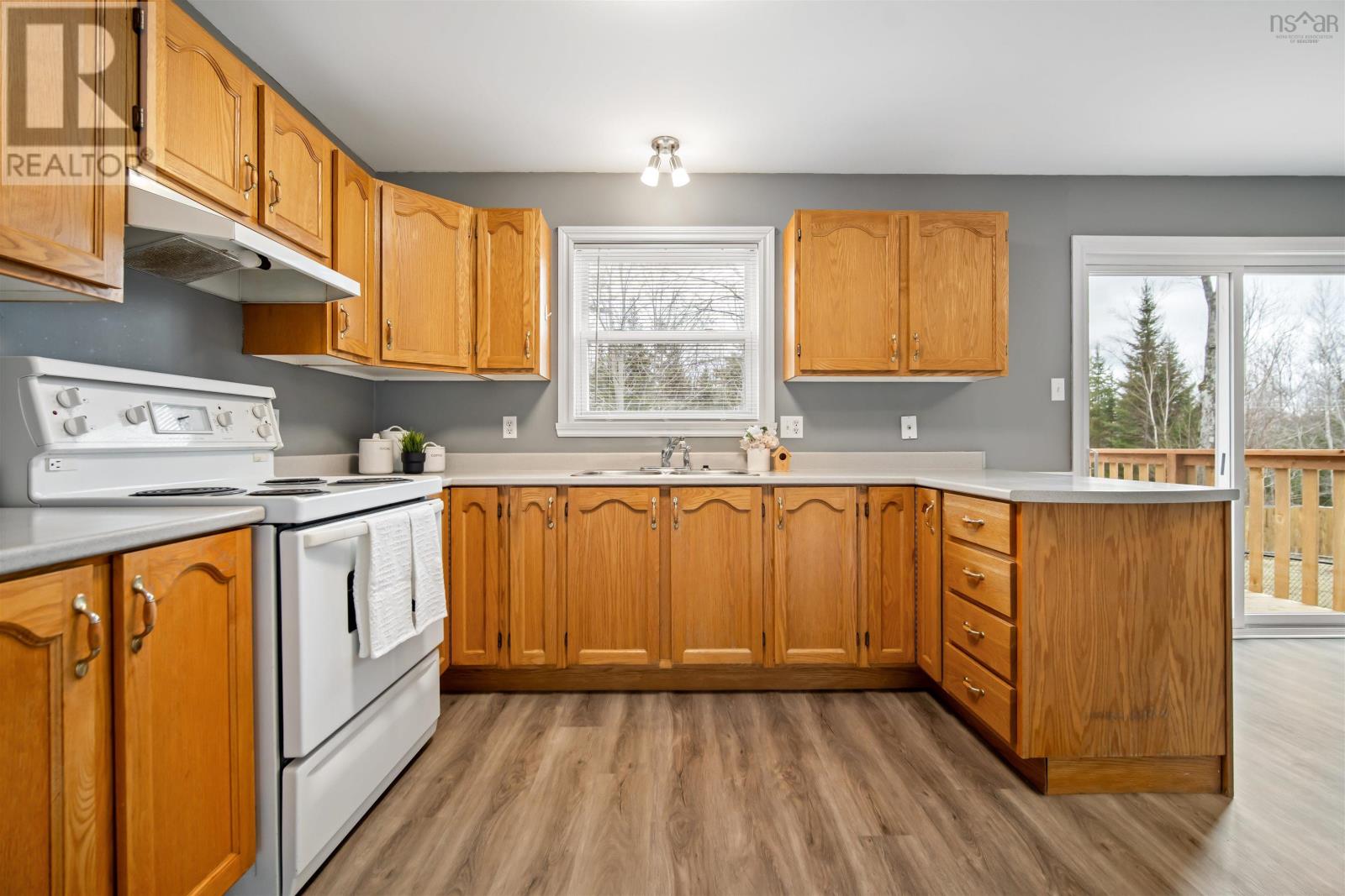 7 Hemlock Drive Property Photo 13