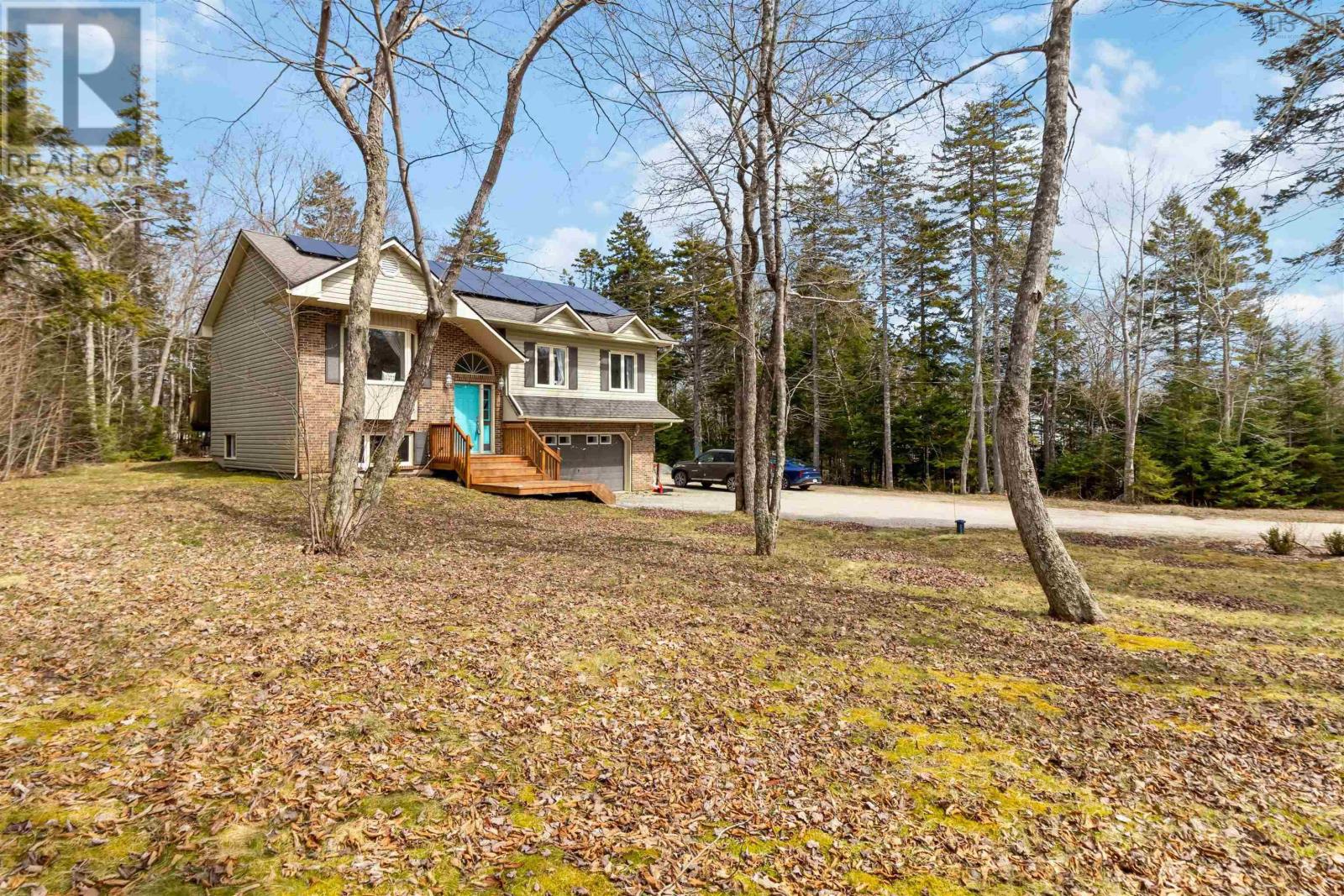 45 Rockcliffe Crescent Property Photo 2