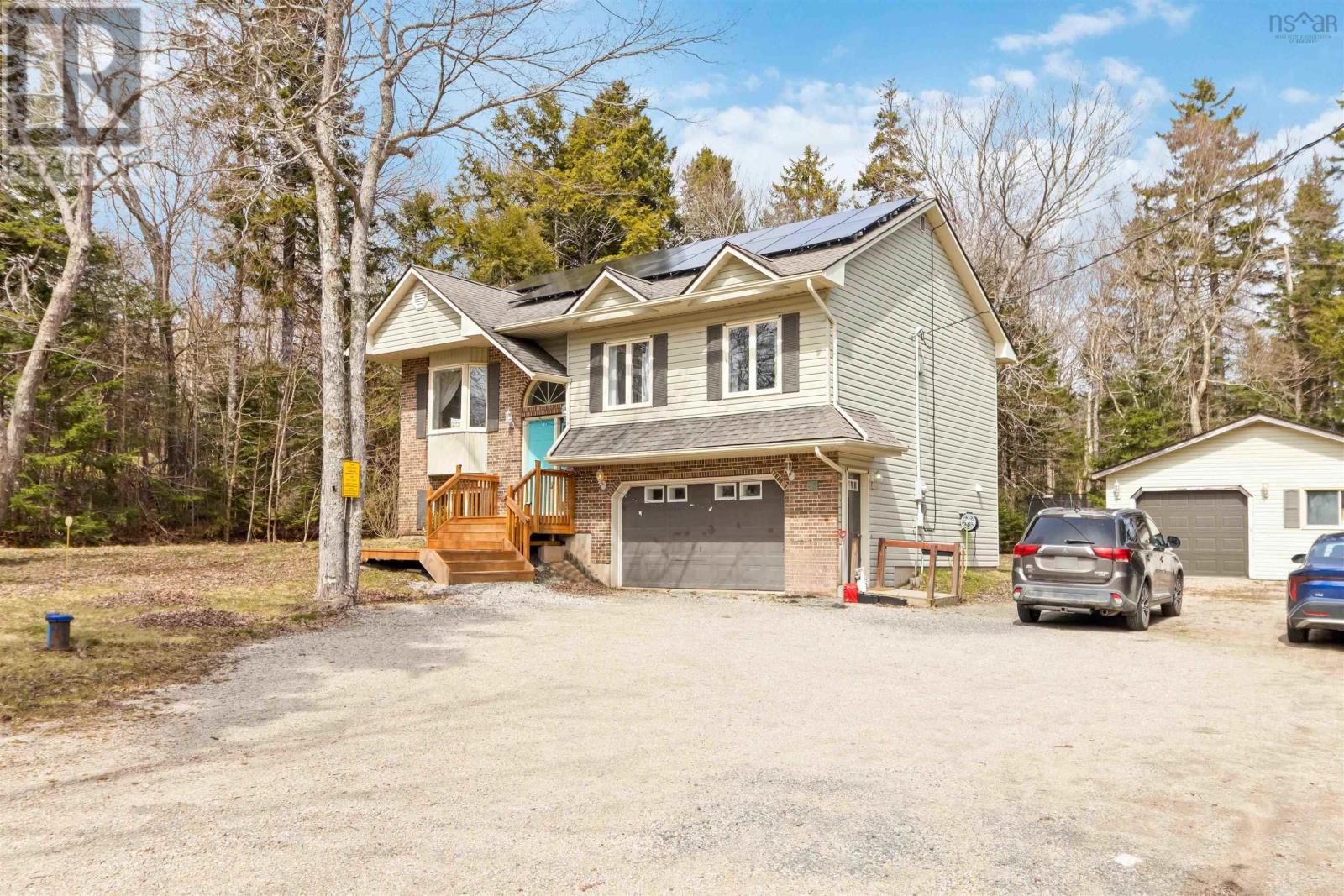 45 Rockcliffe Crescent Property Photo 3