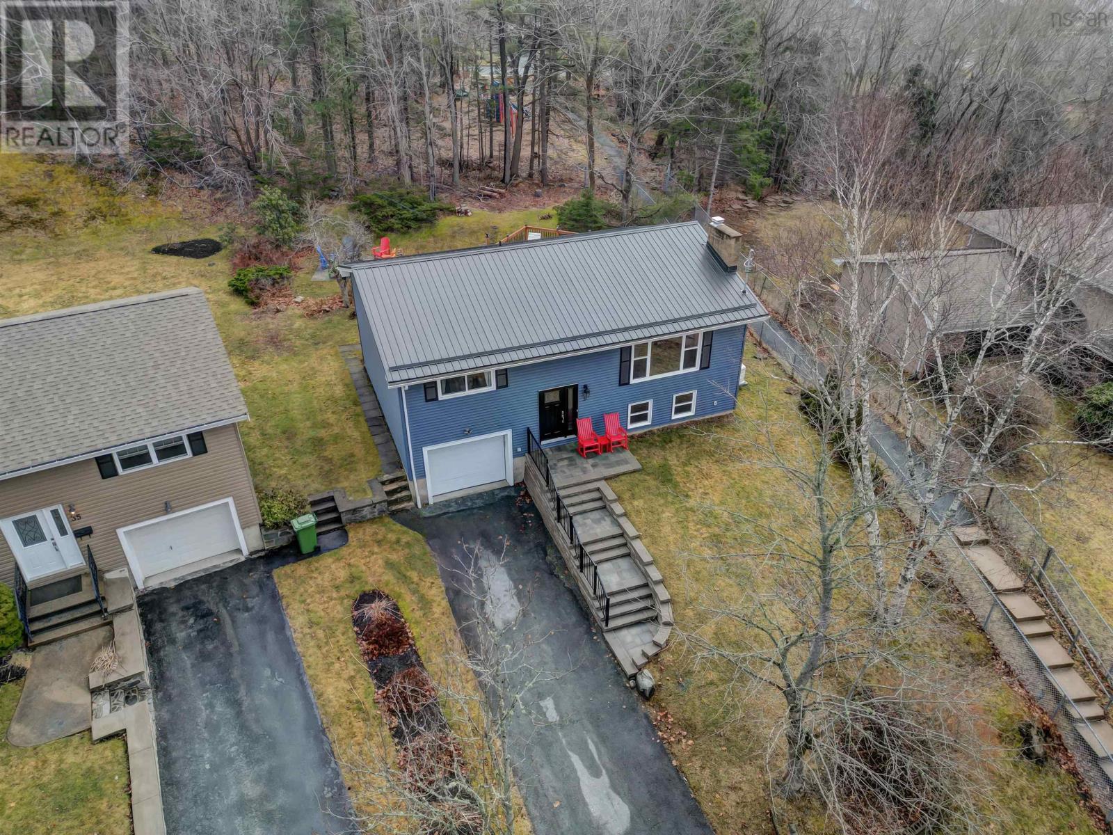 31 Oakmount Drive Property Photo 3