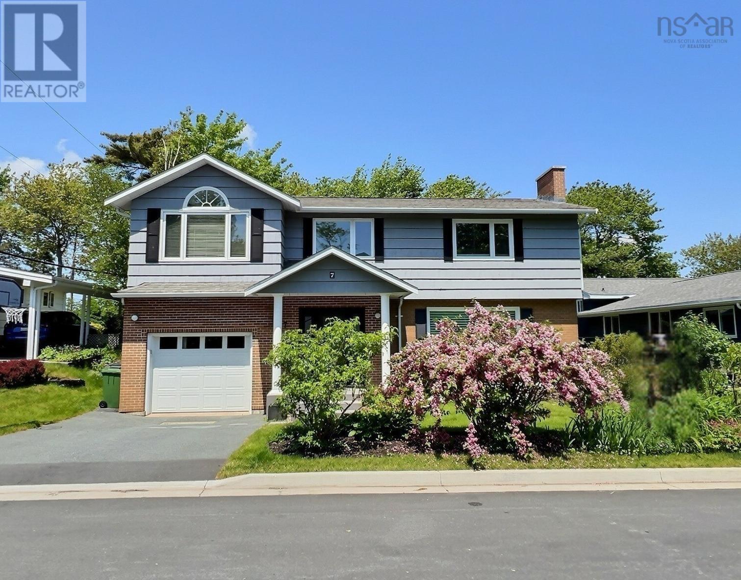 7 Briarwood Crescent Property Photo 1