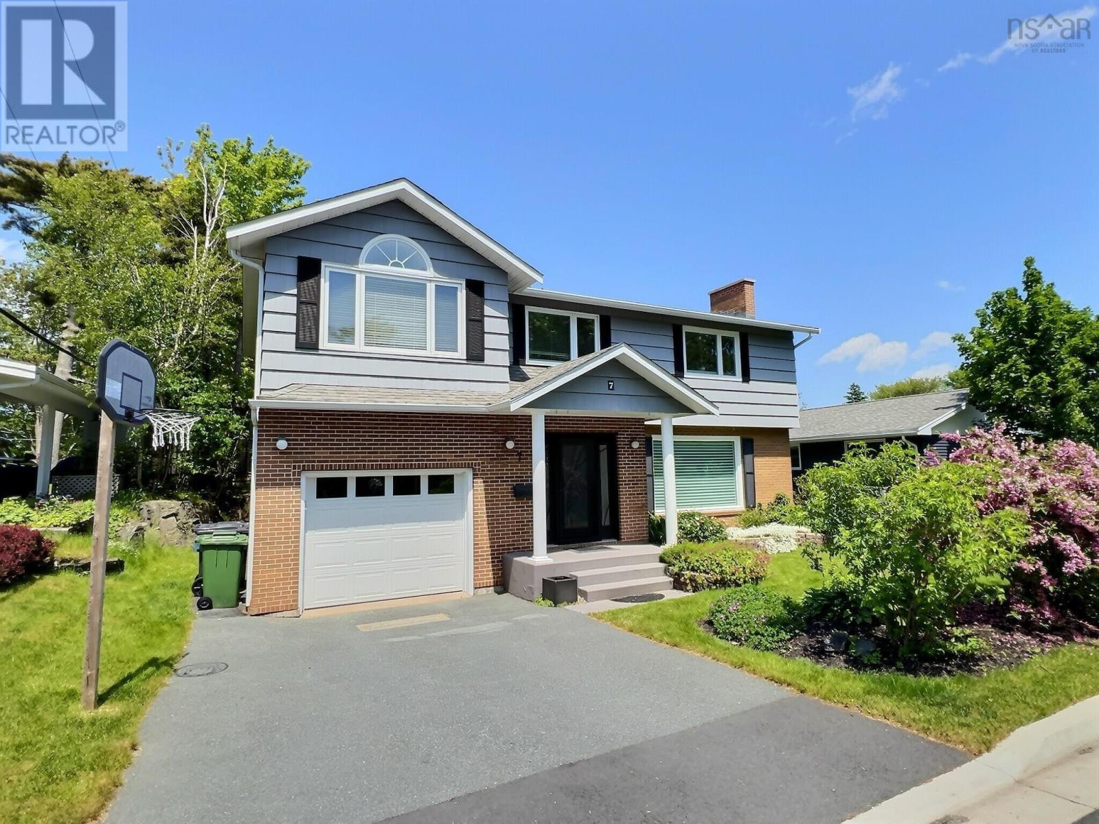 7 Briarwood Crescent Property Photo 3
