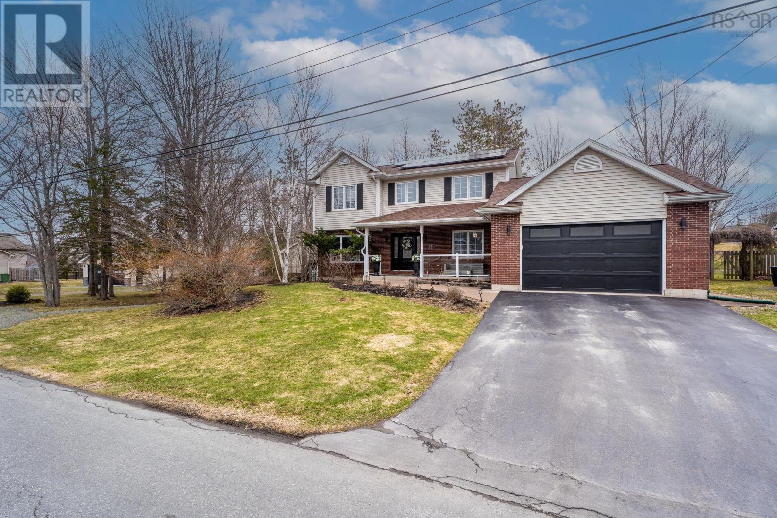 17 Pineview Crescent Property Photo 1
