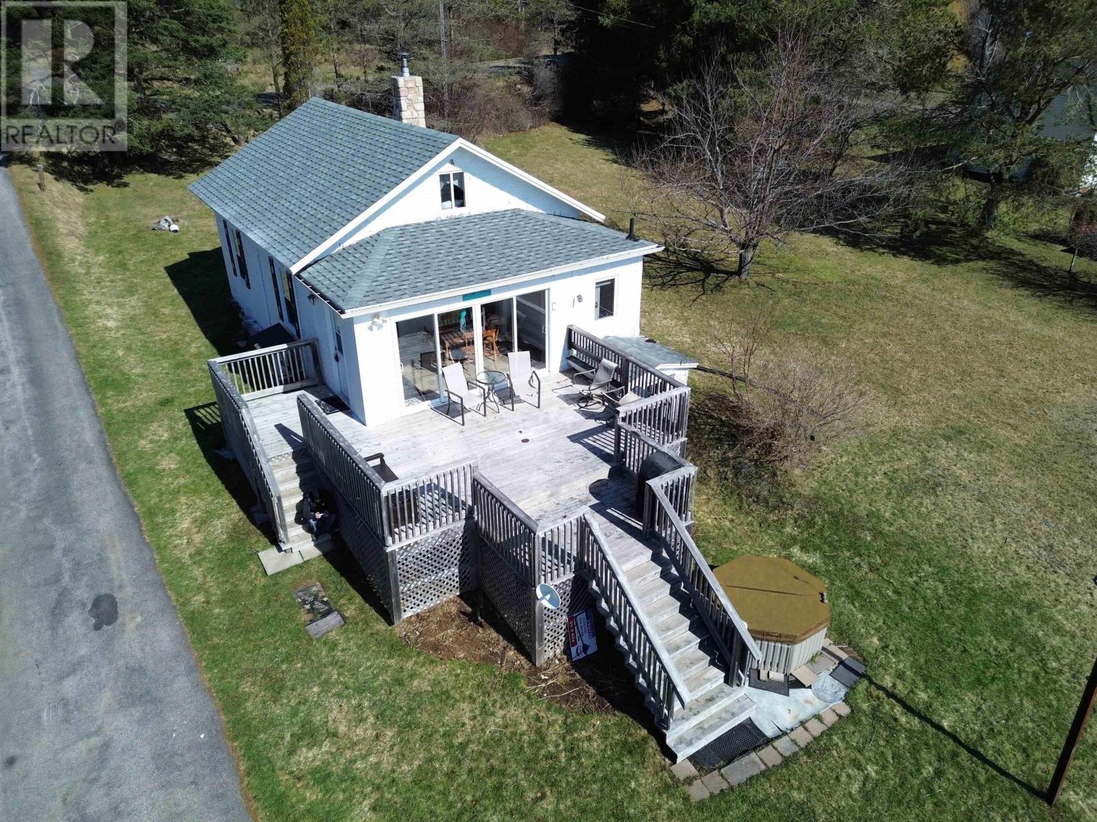 1692 Granville Road Property Photo 5