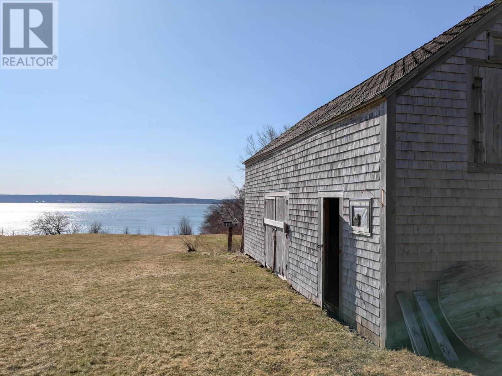 1692 Granville Road Property Photo 8