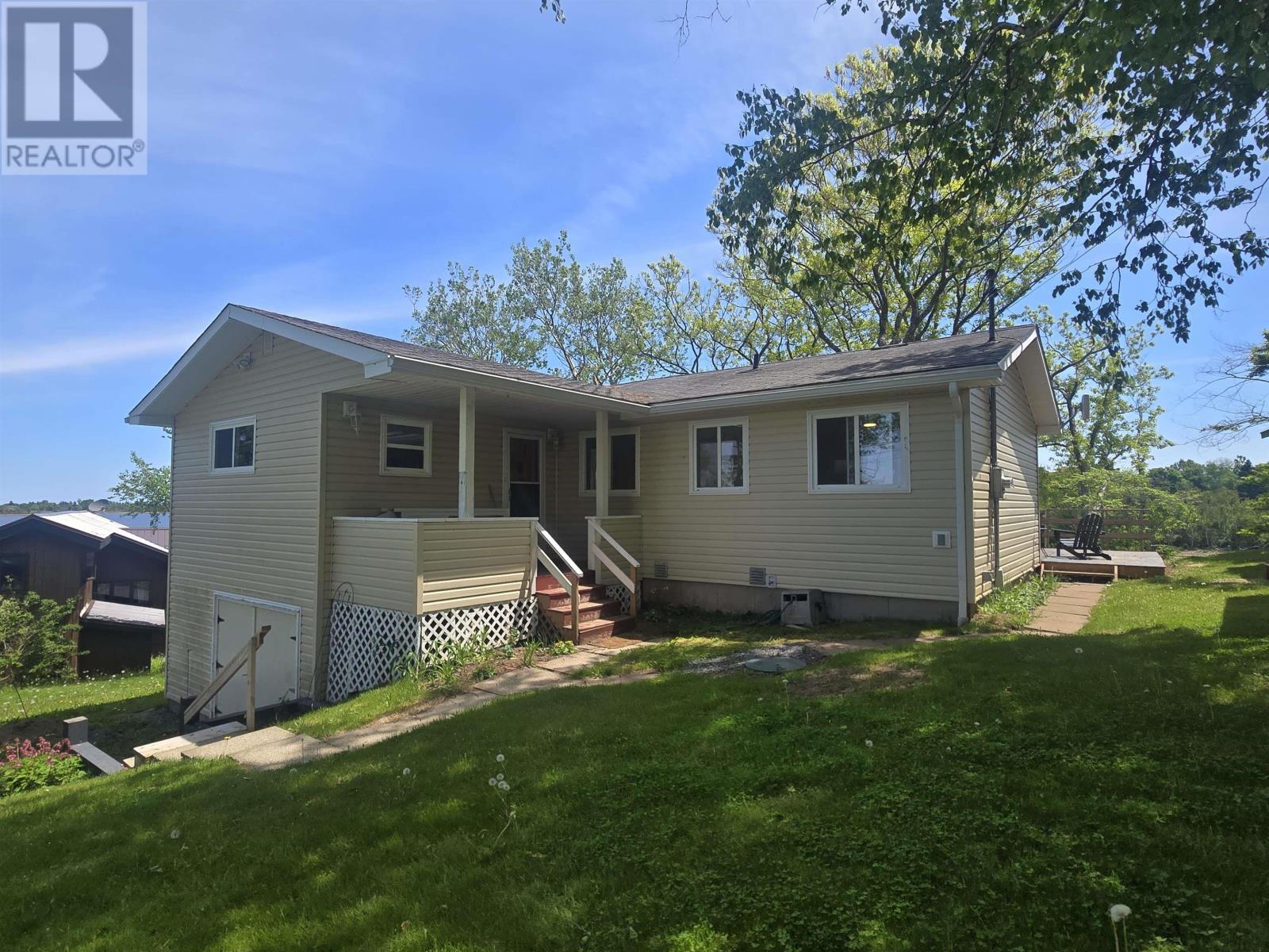 42 Arrow Head Crescent Property Photo 1