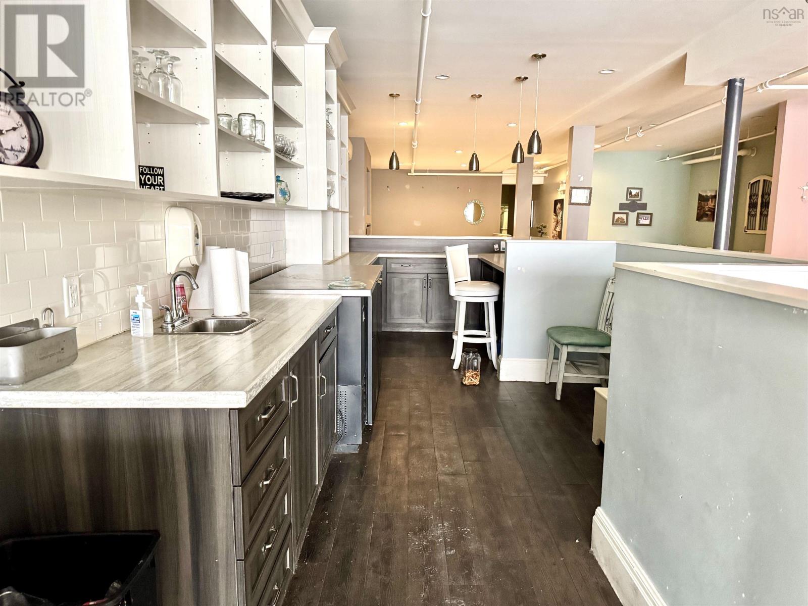 195 Commercial Street Property Photo 1