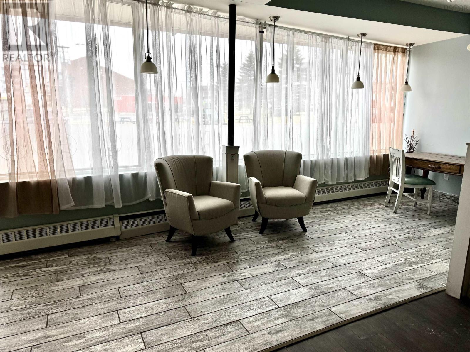 195 Commercial Street Property Photo 4