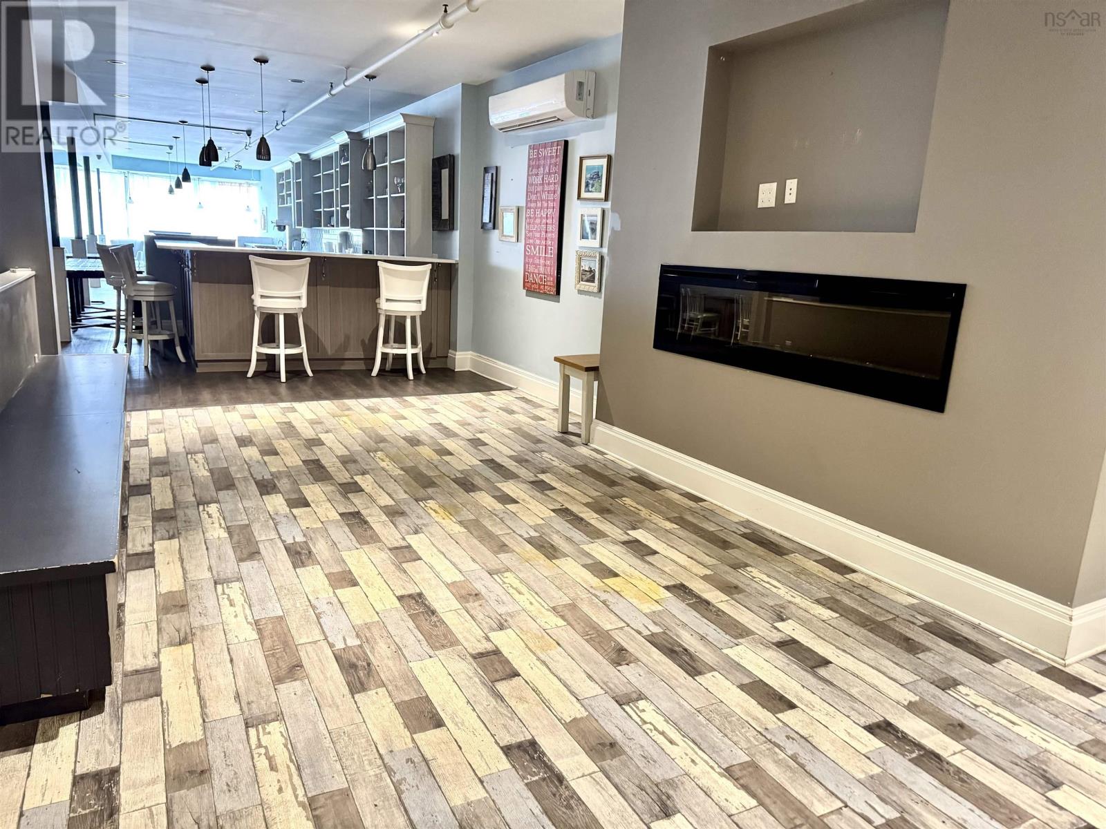 195 Commercial Street Property Photo 7
