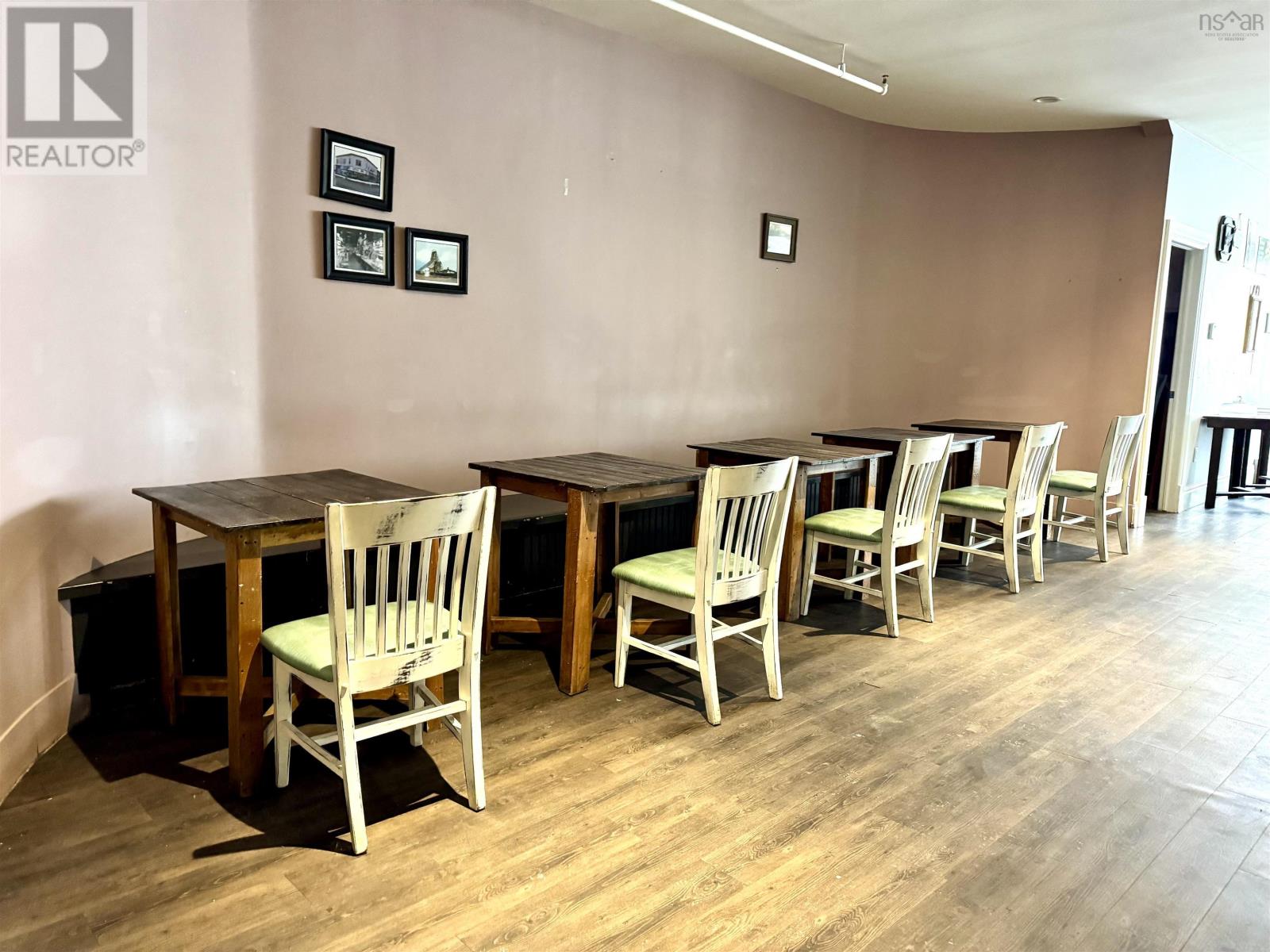 195 Commercial Street Property Photo 8