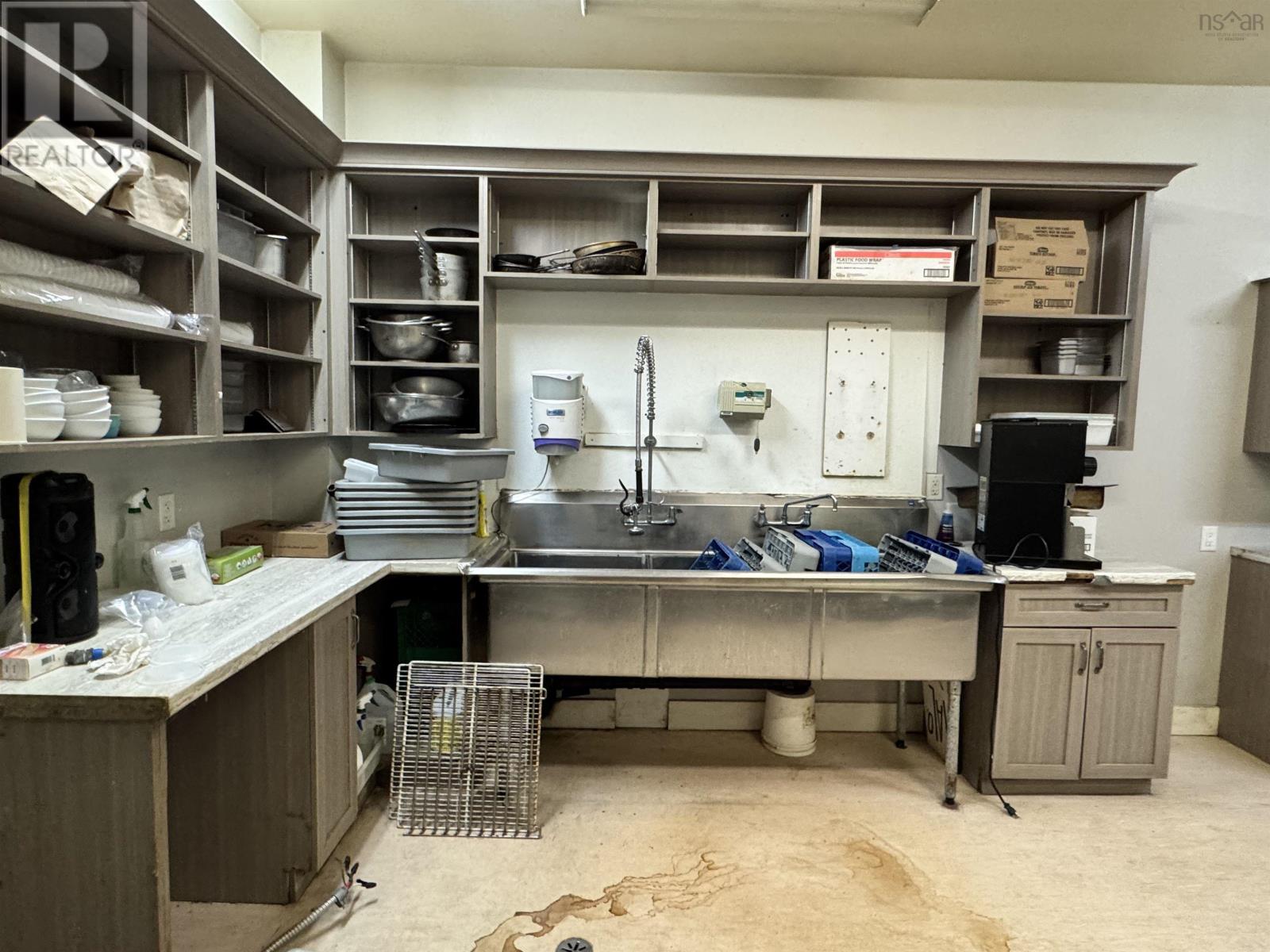 195 Commercial Street Property Photo 11