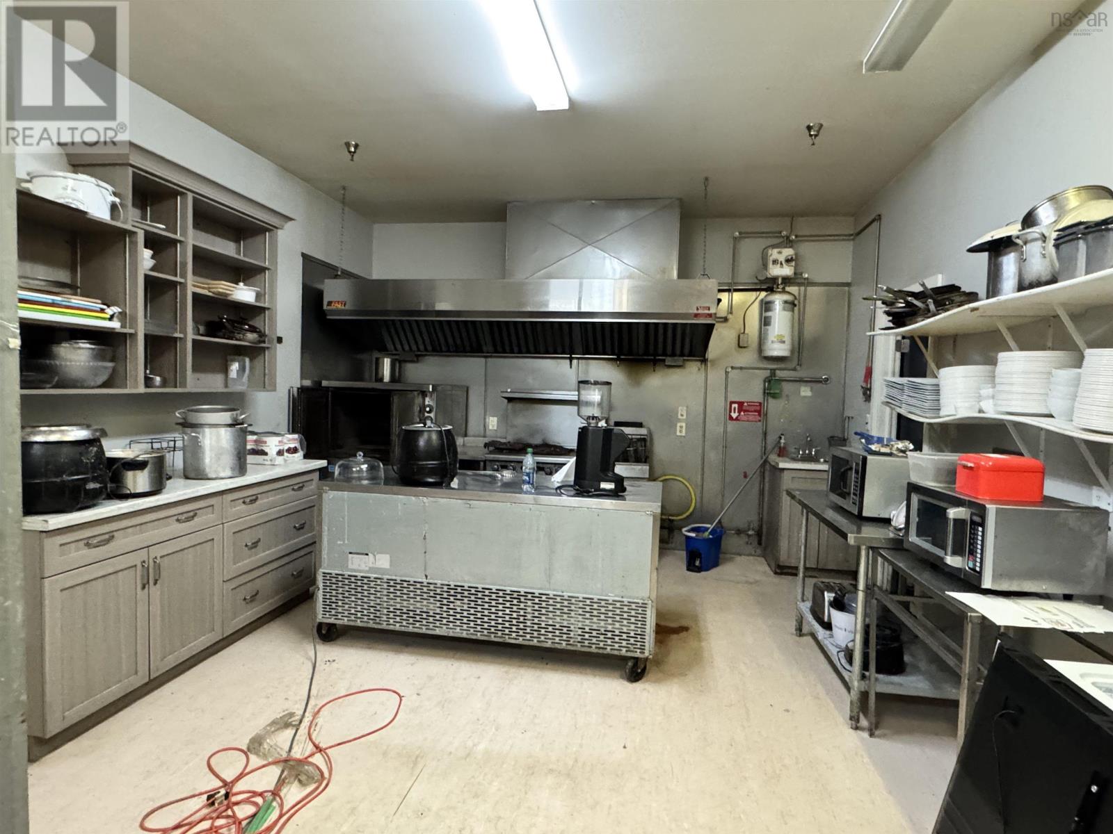 195 Commercial Street Property Photo 12