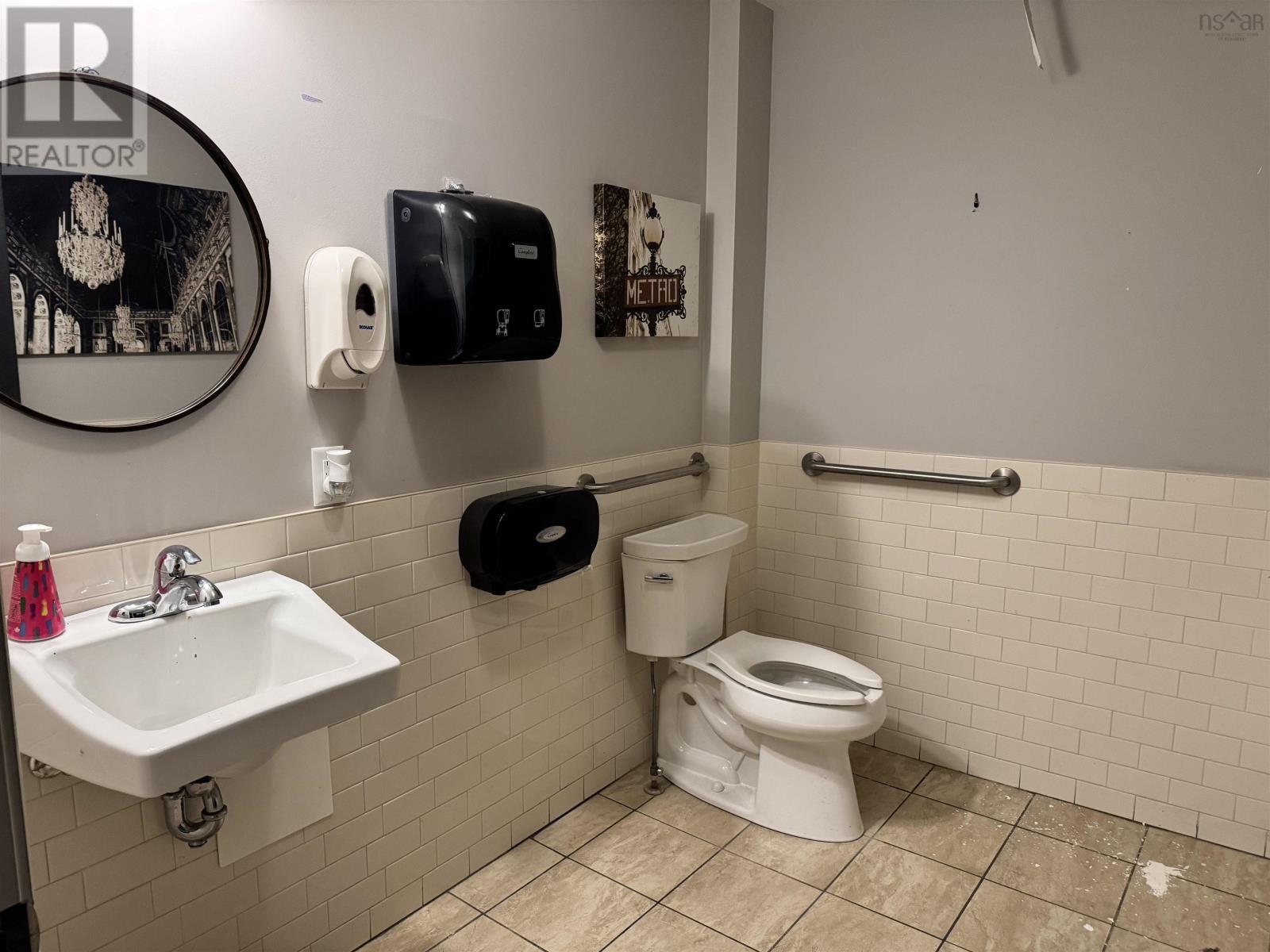 195 Commercial Street Property Photo 14
