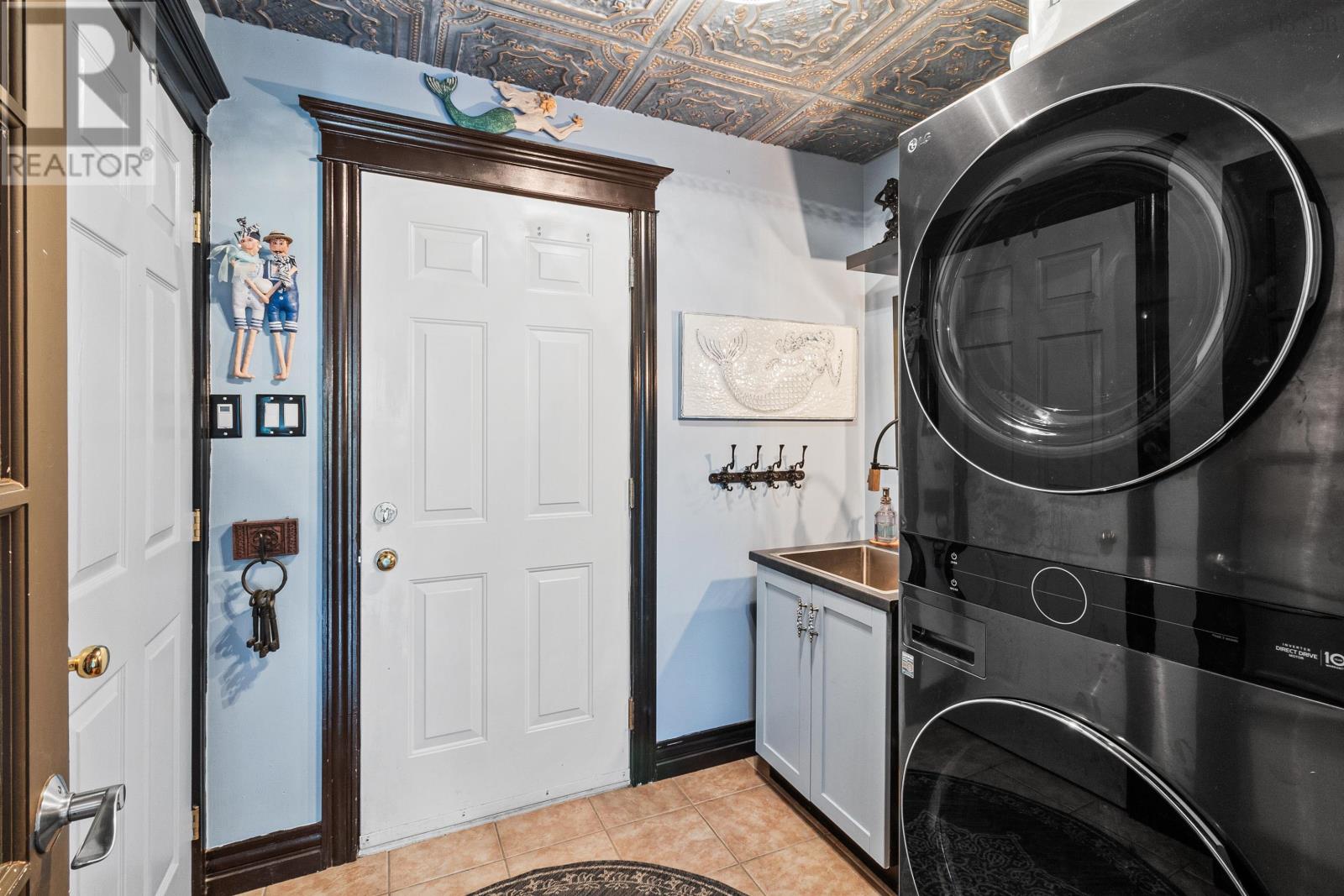 390 Gleneagles Drive Property Photo 27