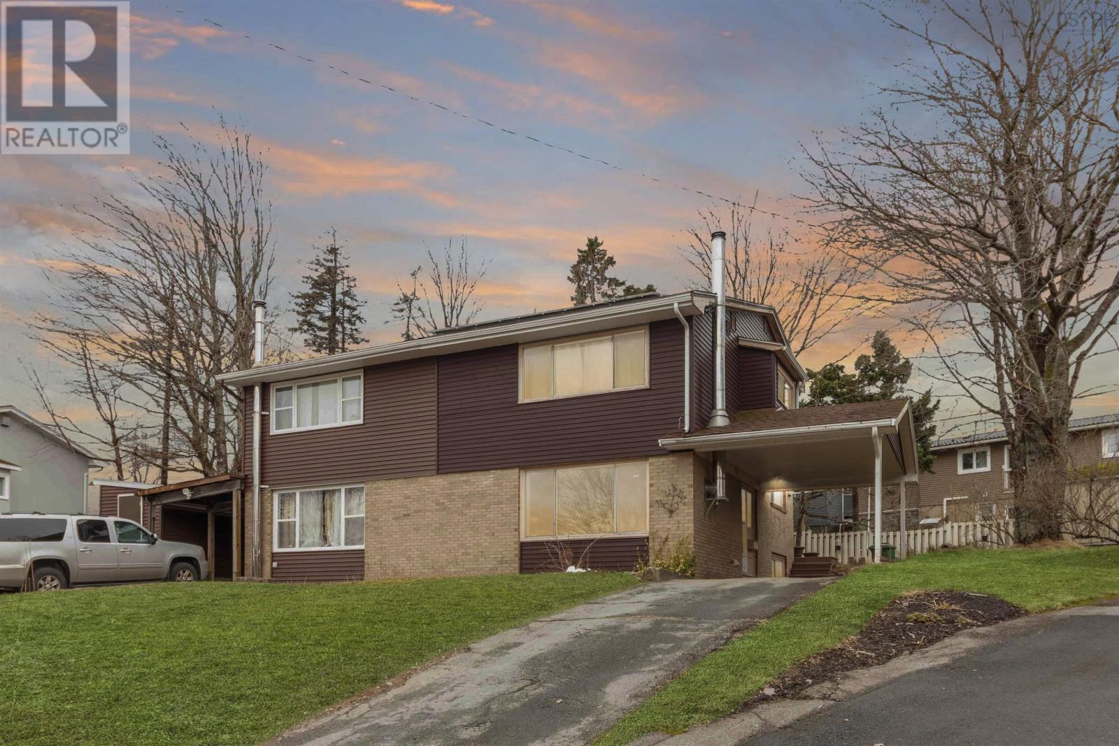 16 Oakburn Court Property Photo 1