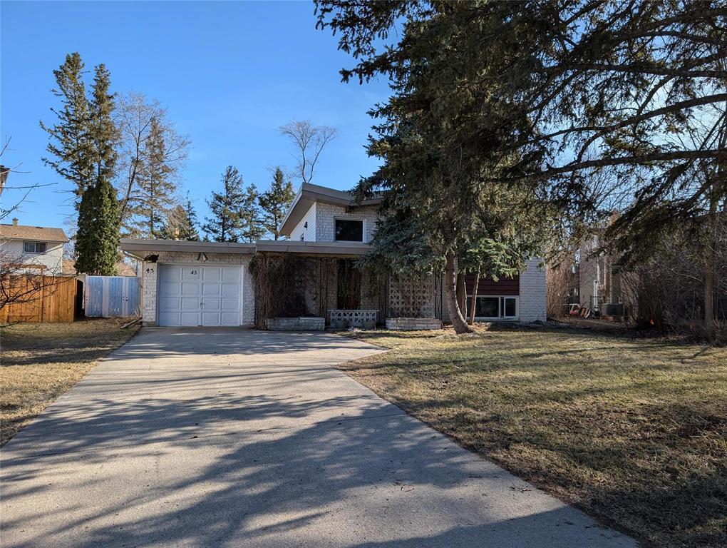43 Macalester Bay Property Photo