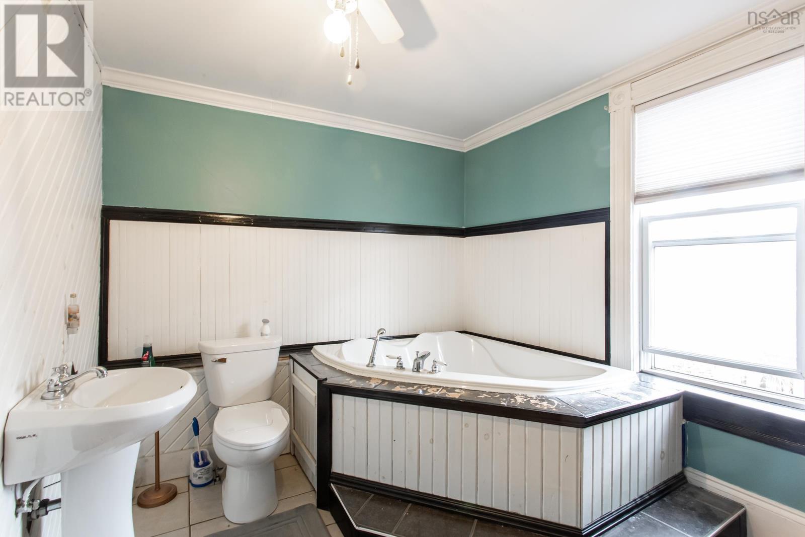 17 Queen Street Property Photo 26