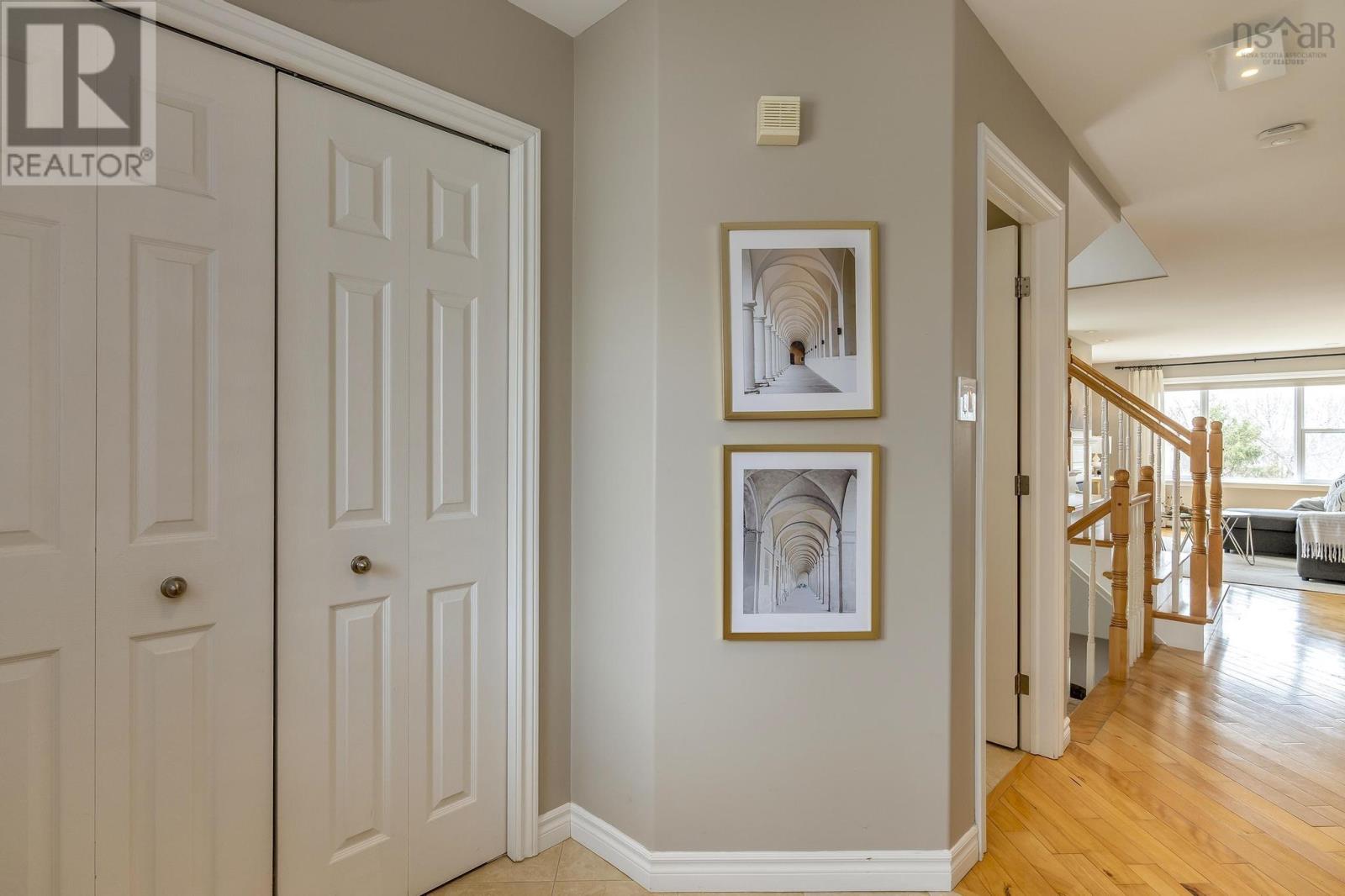17 Surrey Way Property Photo 3