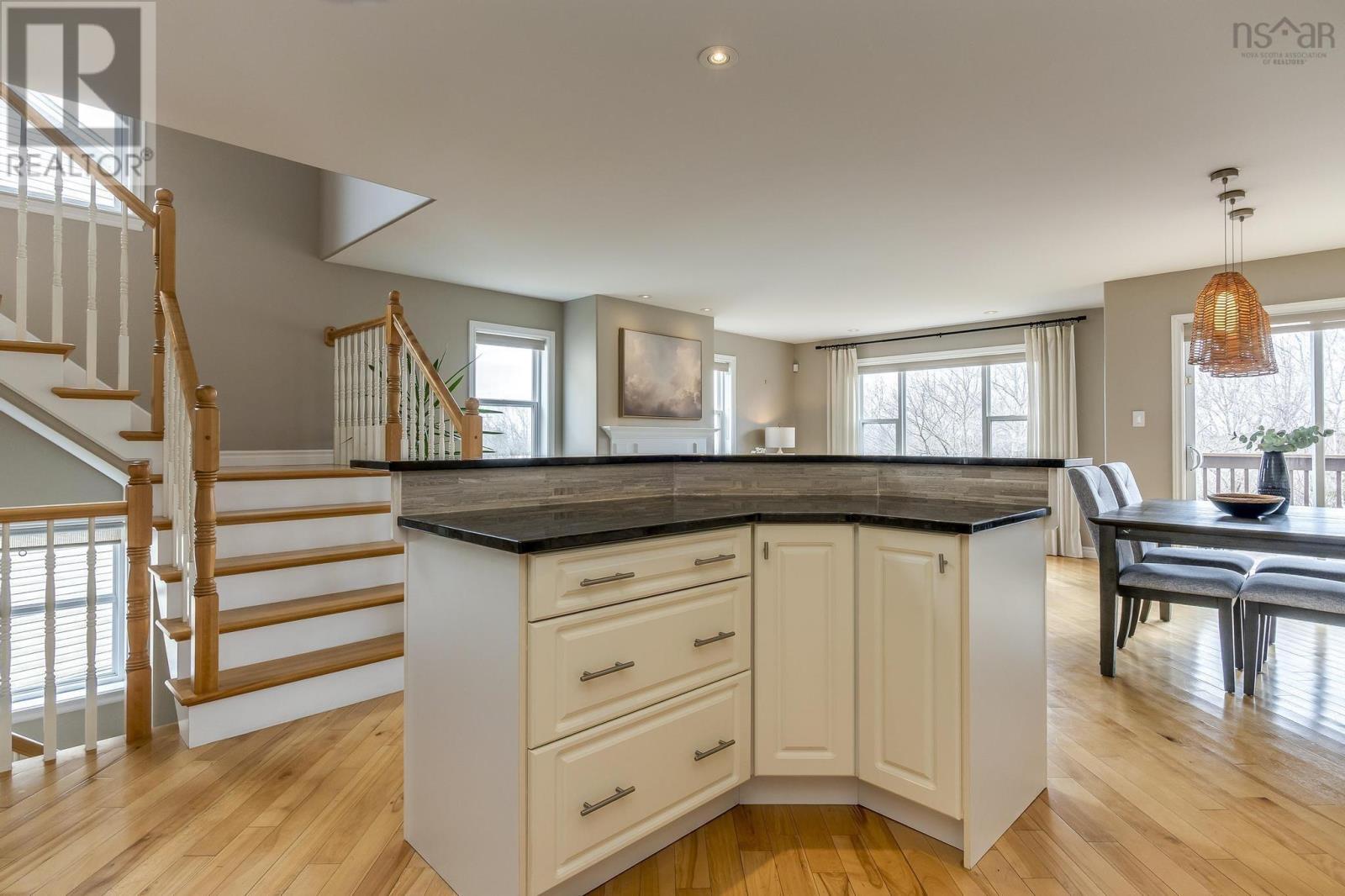 17 Surrey Way Property Photo 10