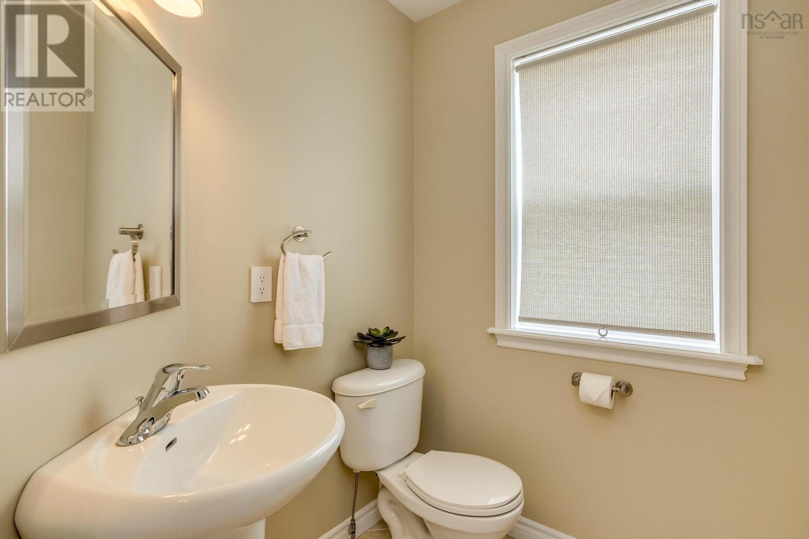 17 Surrey Way Property Photo 14