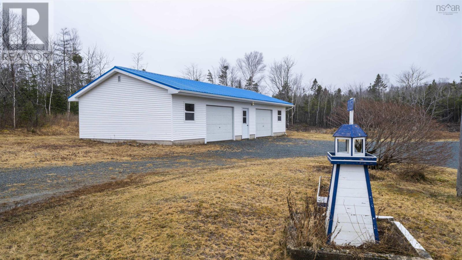 21057 Highway 7 Property Photo 3