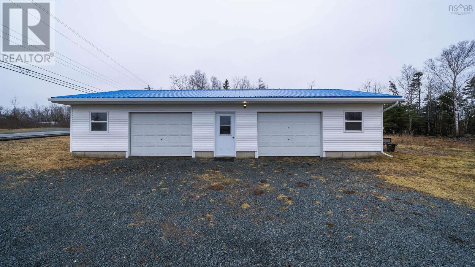 21057 Highway 7 Property Photo 4