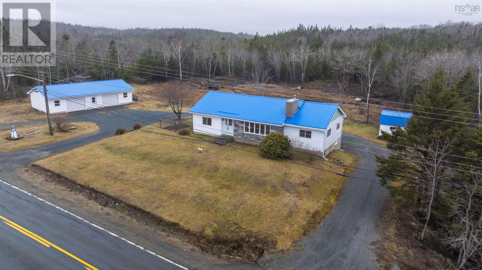 21057 Highway 7 Property Photo 5
