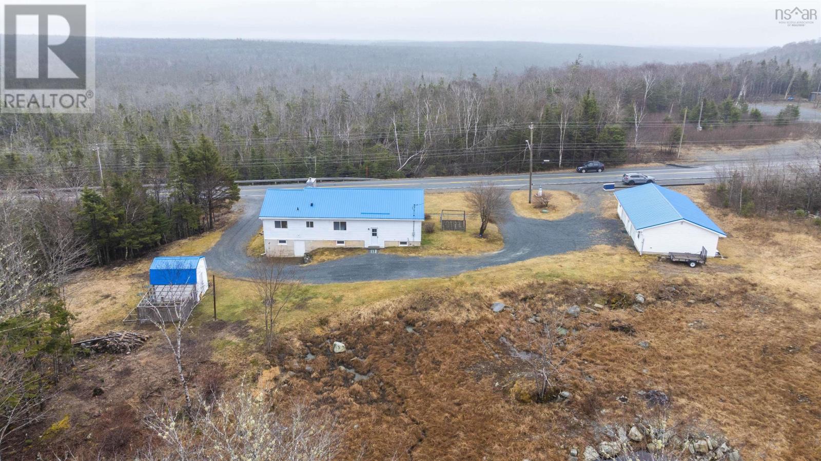 21057 Highway 7 Property Photo 6
