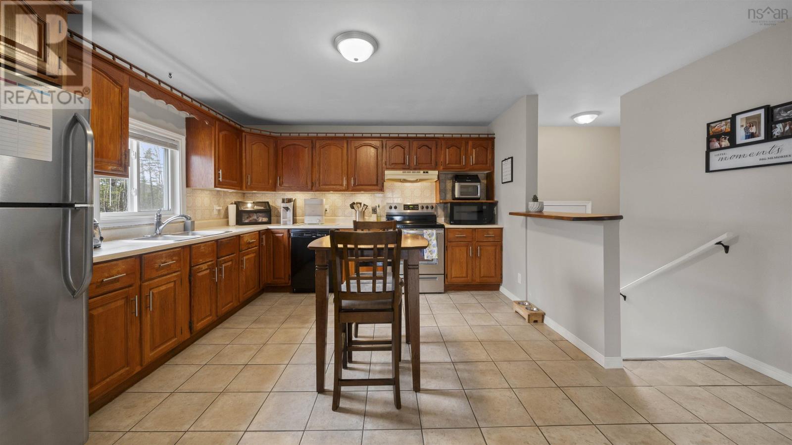 21057 Highway 7 Property Photo 8