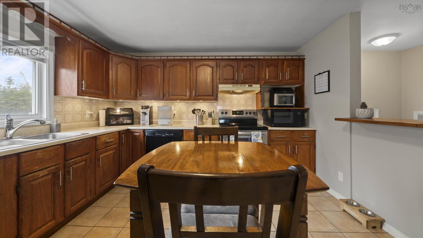 21057 Highway 7 Property Photo 10