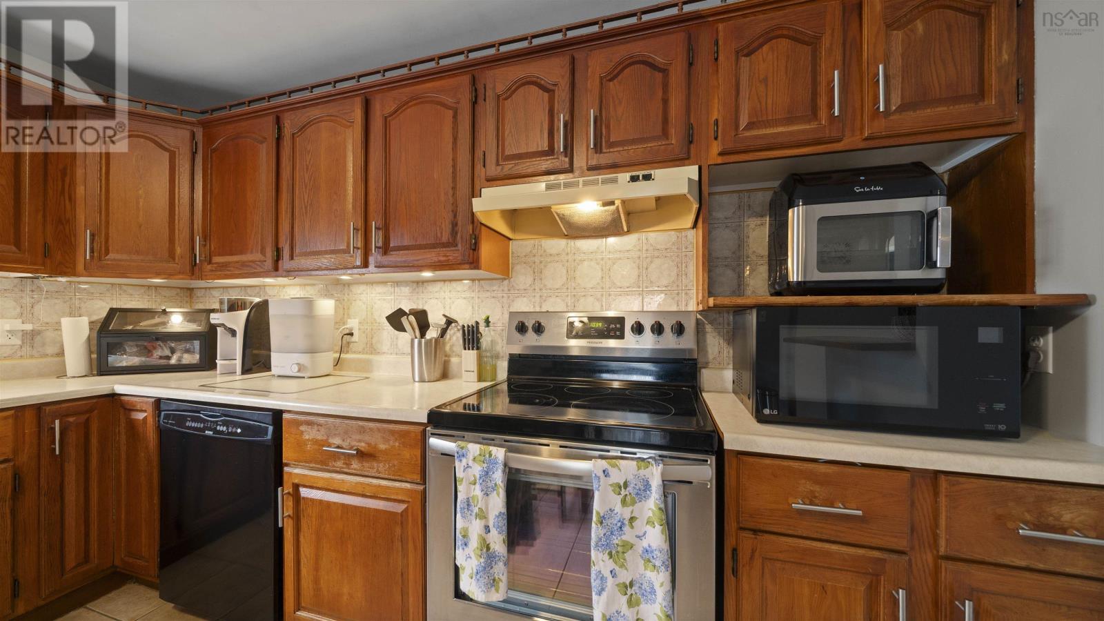21057 Highway 7 Property Photo 12